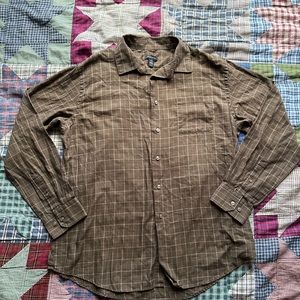 BROWN PLAID BUTTON UP